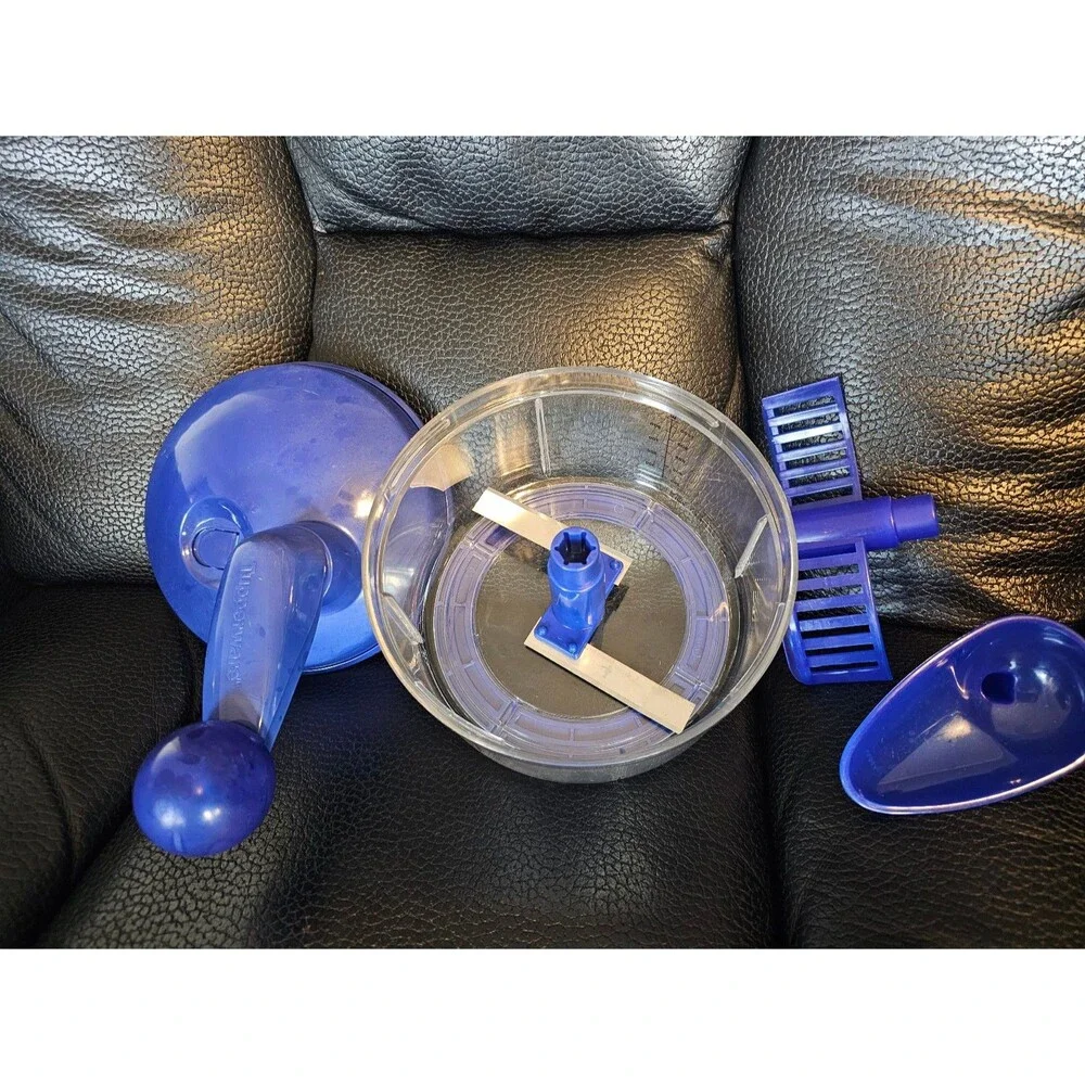 Tupperware bowl some handle